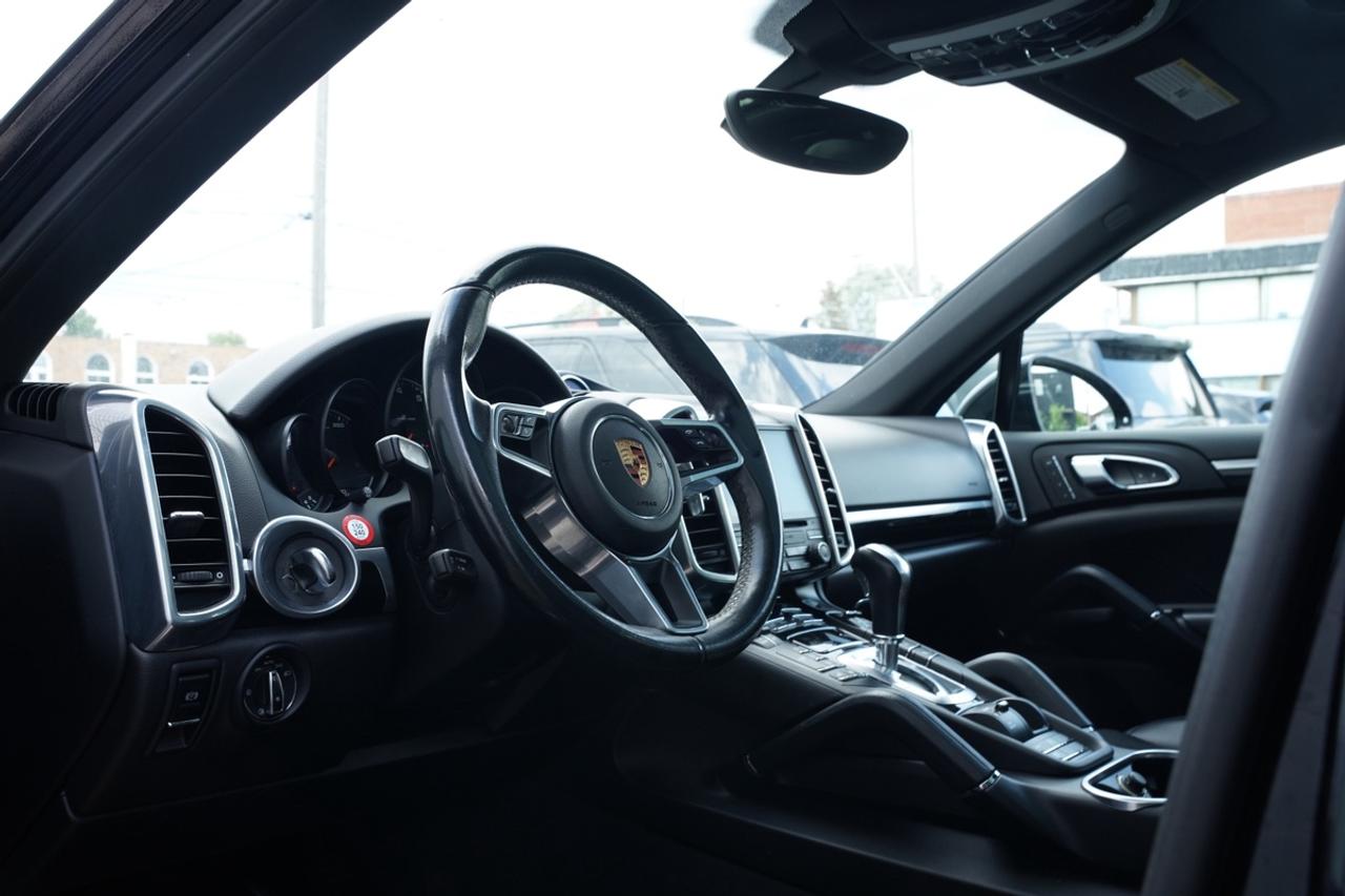 2018 Porsche Cayenne AWD/PREMIUM PKG/LOADED Photo