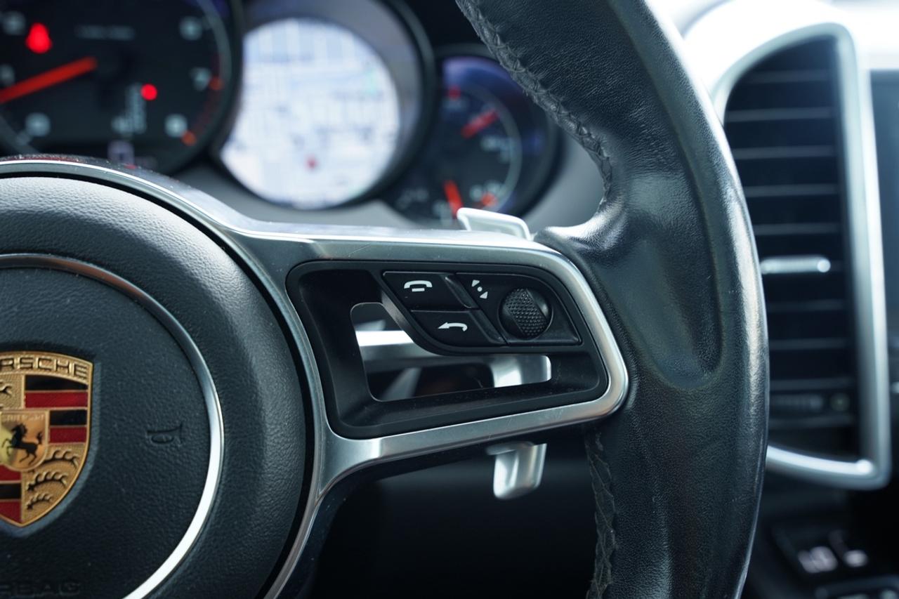 2018 Porsche Cayenne AWD/PREMIUM PKG/LOADED Photo