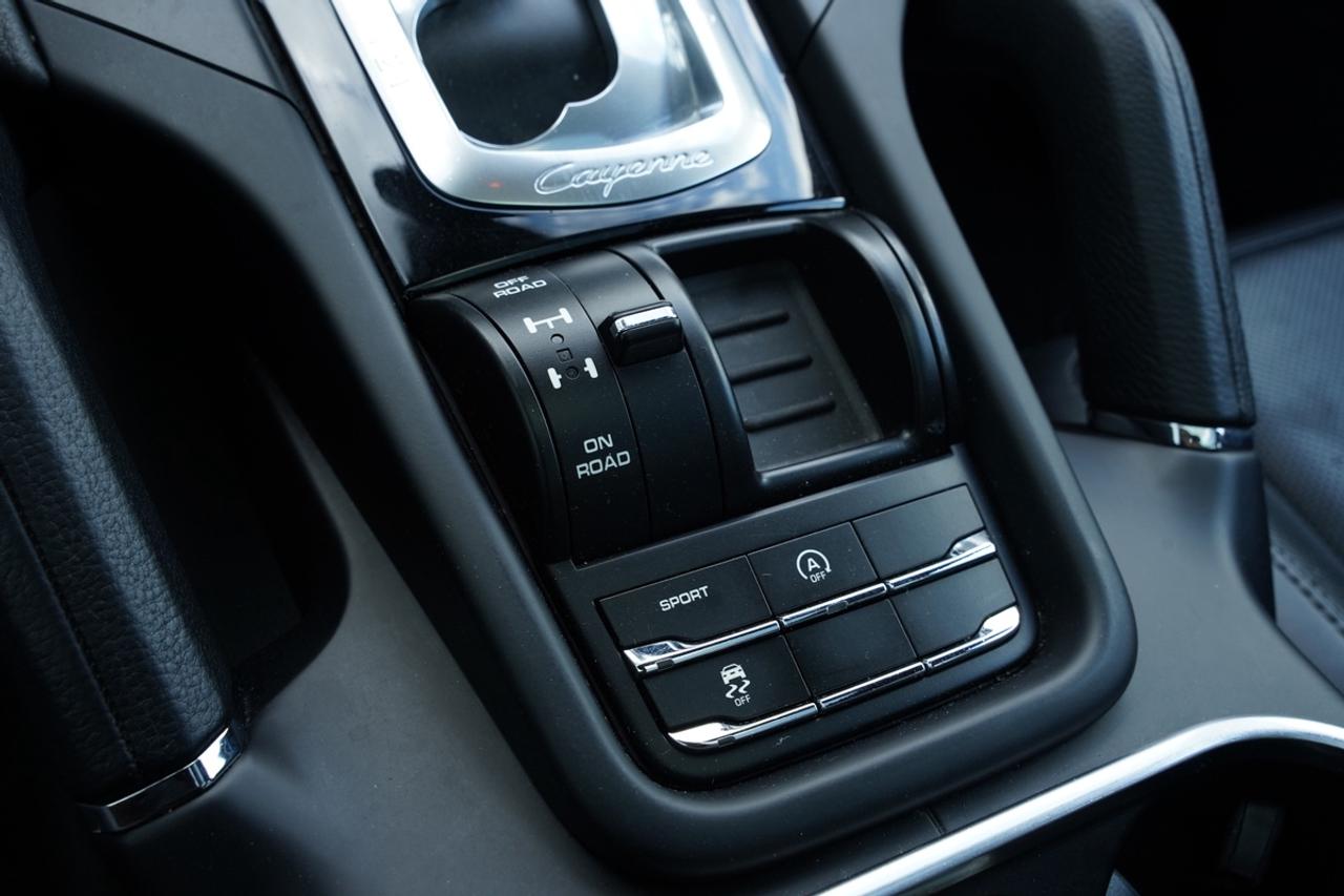 2018 Porsche Cayenne AWD/PREMIUM PKG/LOADED Photo
