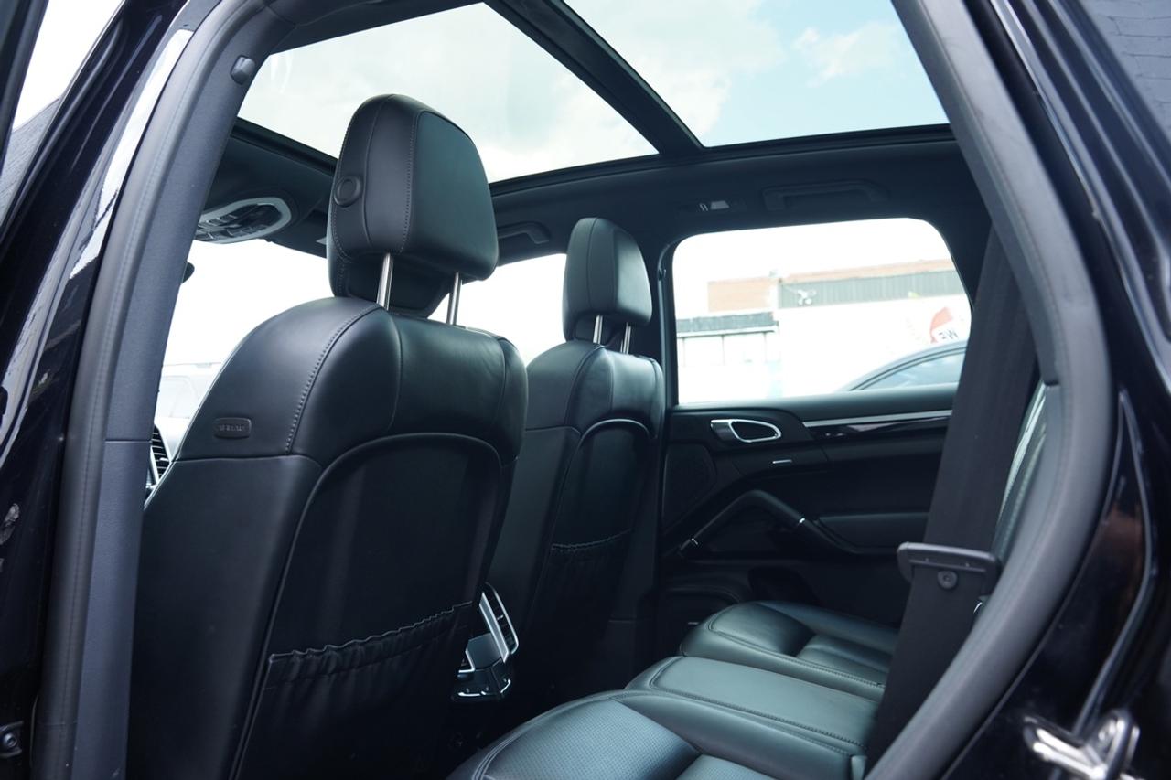 2018 Porsche Cayenne AWD/PREMIUM PKG/LOADED Photo
