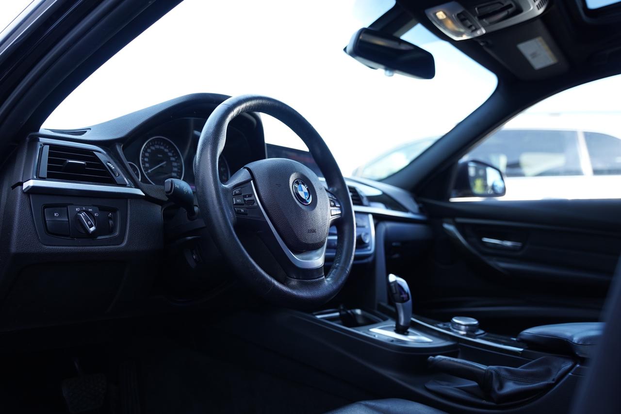 2015 BMW 3-Series 328i xDrive/NAV/ CAMERA/ LEATHER/ SUNROOF Photo