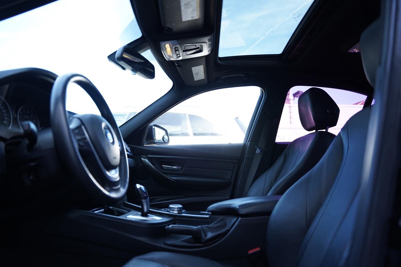 2015 BMW 3-Series 328i xDrive/NAV/ CAMERA/ LEATHER/ SUNROOF Photo