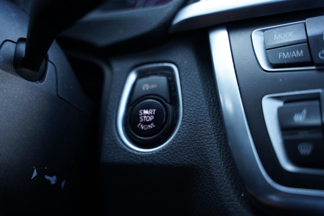 2015 BMW 3-Series 328i xDrive/NAV/ CAMERA/ LEATHER/ SUNROOF Photo