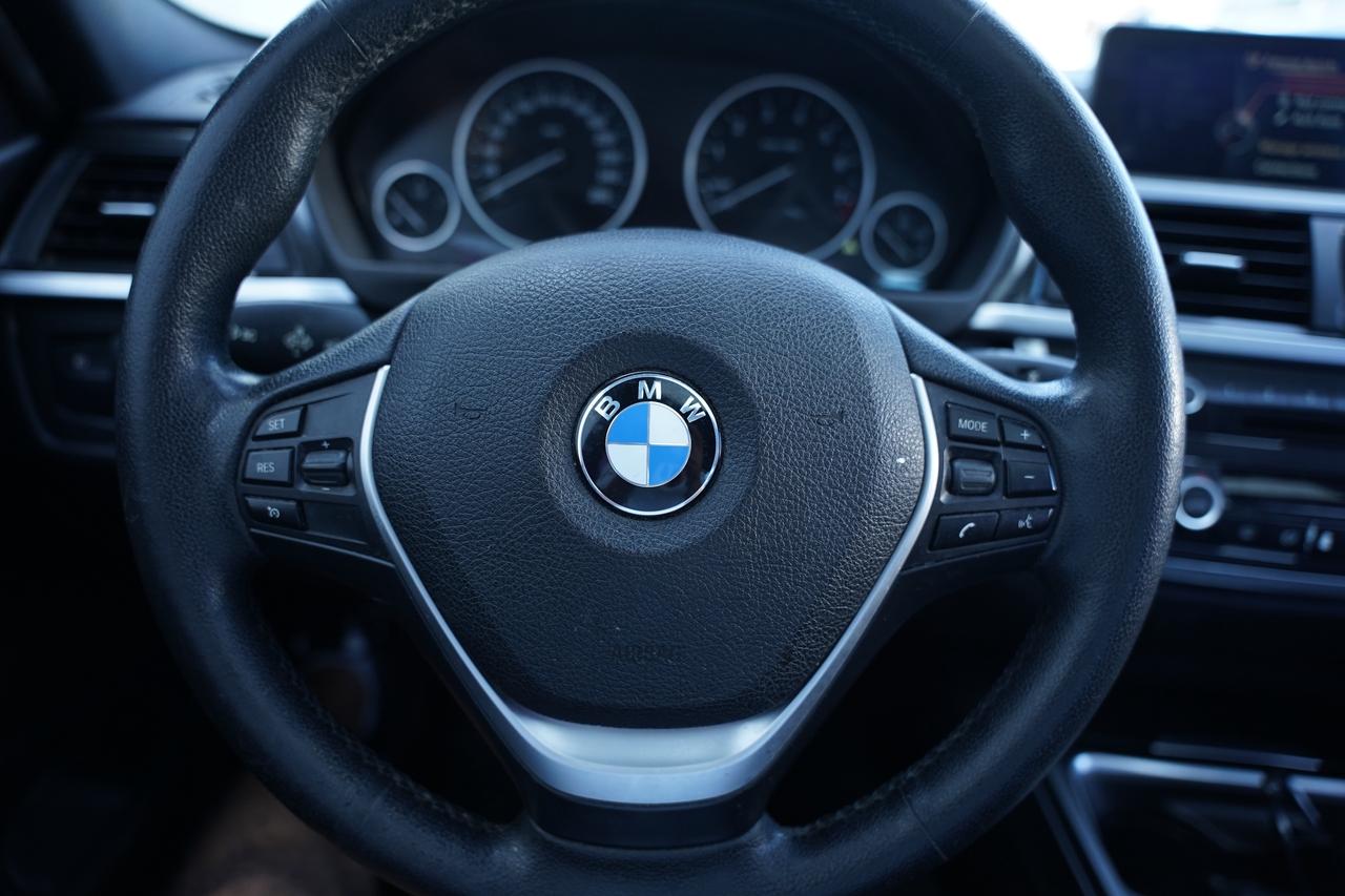 2015 BMW 3-Series 328i xDrive/NAV/ CAMERA/ LEATHER/ SUNROOF Photo