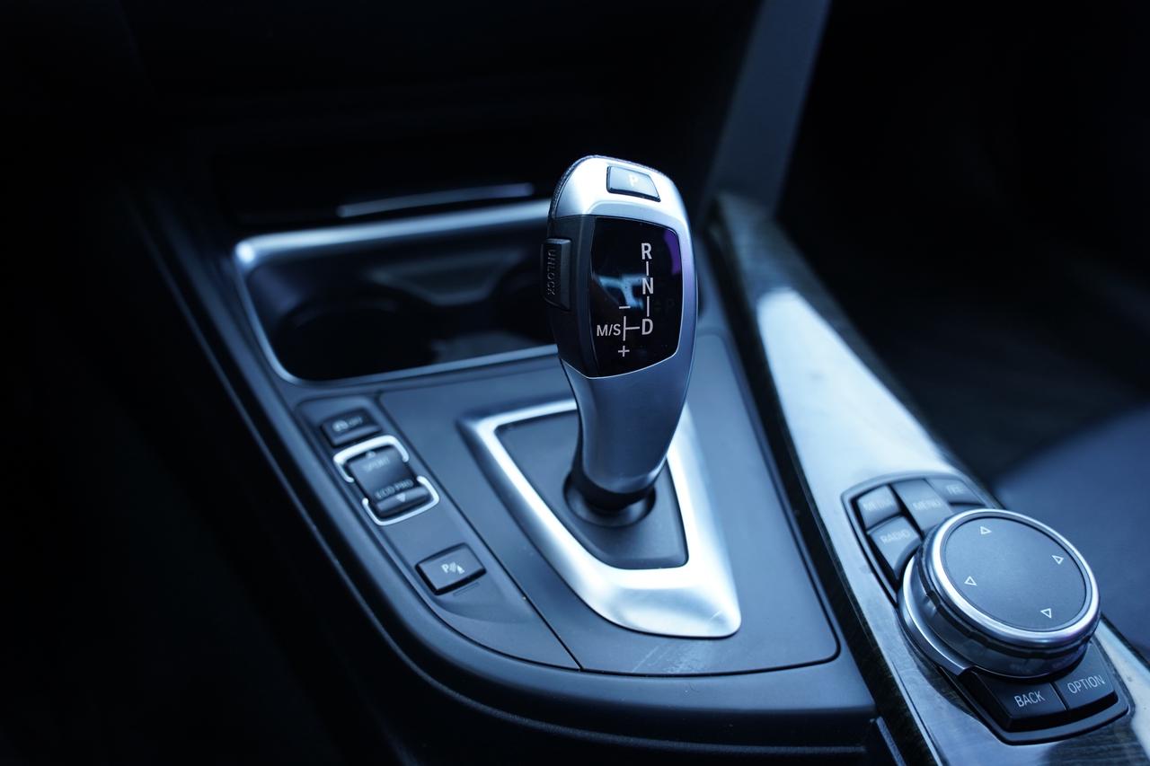 2015 BMW 3-Series 328i xDrive/NAV/ CAMERA/ LEATHER/ SUNROOF Photo