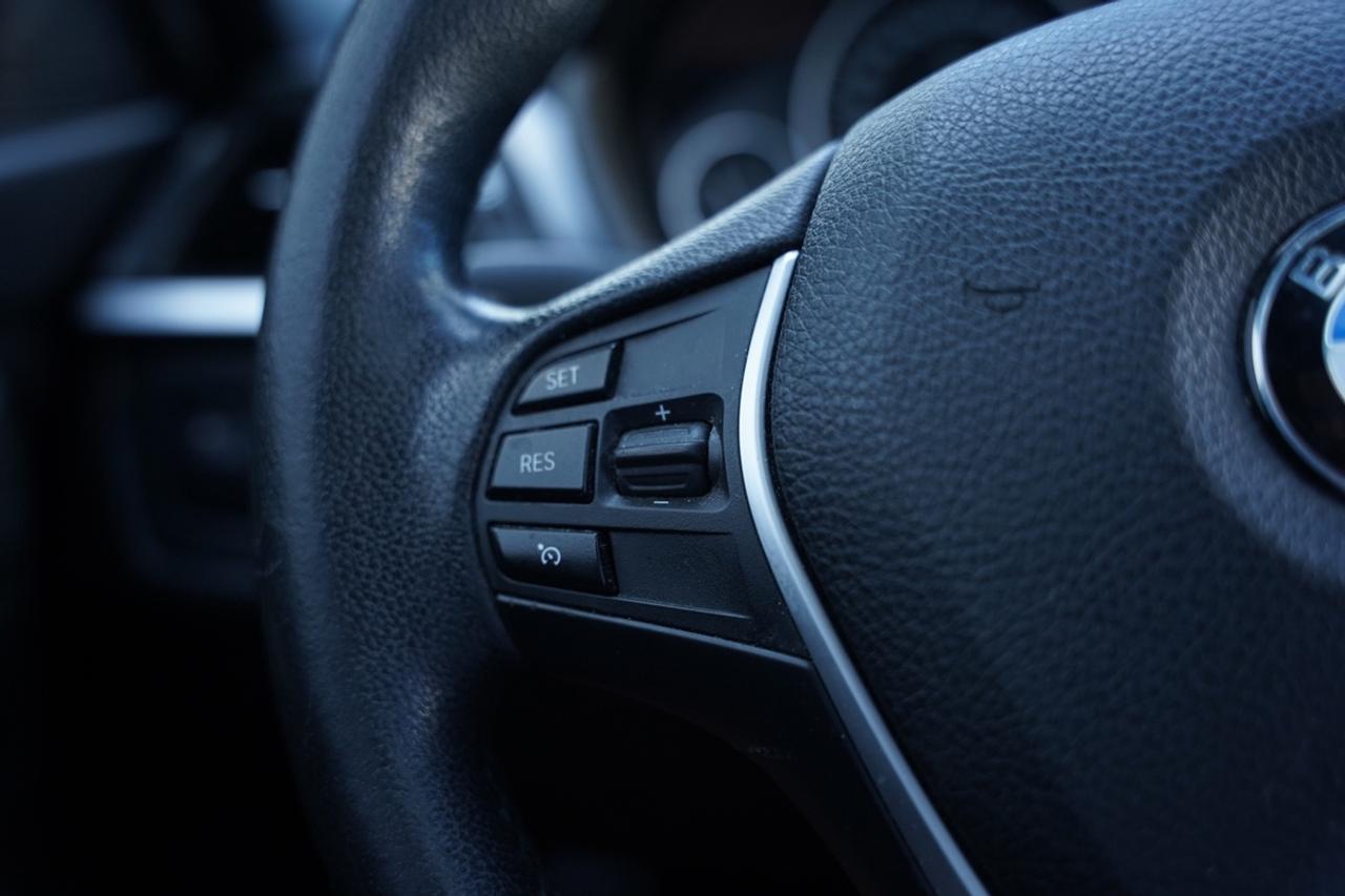 2015 BMW 3-Series 328i xDrive/NAV/ CAMERA/ LEATHER/ SUNROOF Photo