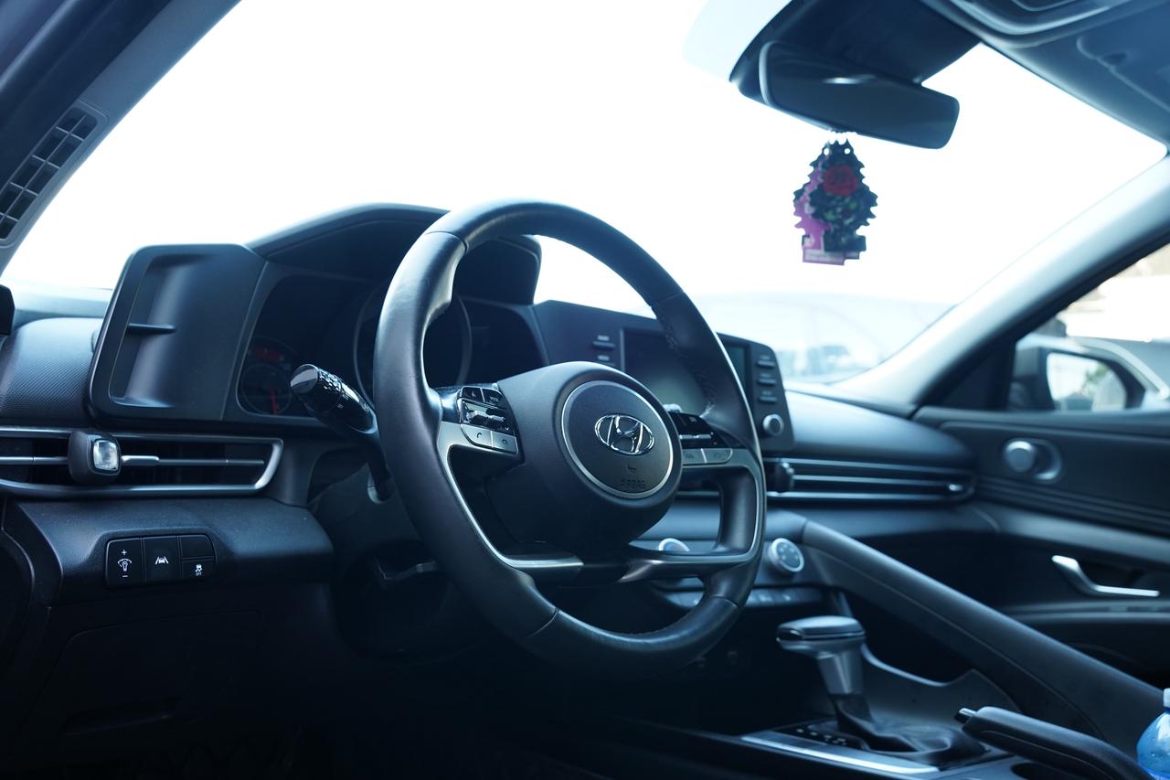 2023 Hyundai Elantra PREFERRED PKG/NO ACCIDENTS/APPLE CARPLAY Photo