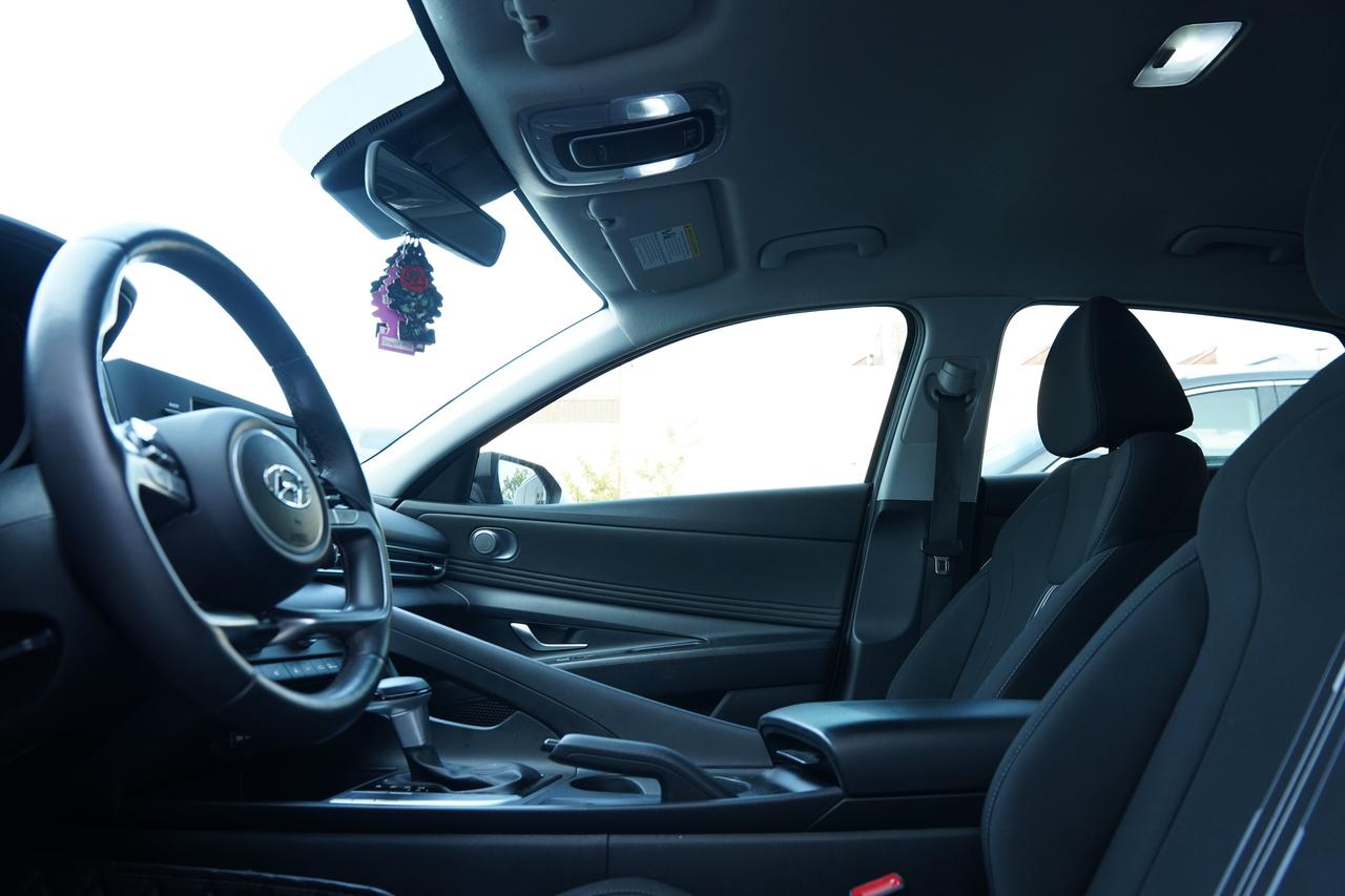 2023 Hyundai Elantra PREFERRED PKG/NO ACCIDENTS/APPLE CARPLAY Photo