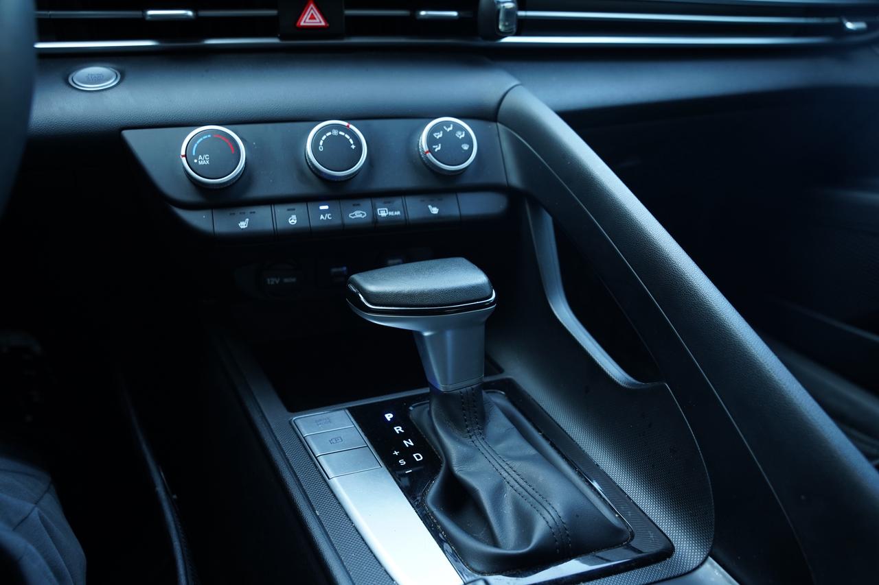 2023 Hyundai Elantra PREFERRED PKG/NO ACCIDENTS/APPLE CARPLAY Photo