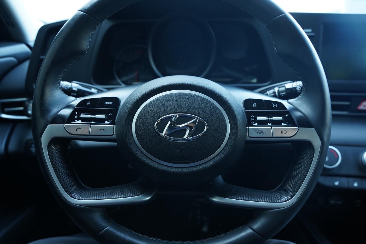 2023 Hyundai Elantra PREFERRED PKG/NO ACCIDENTS/APPLE CARPLAY Photo