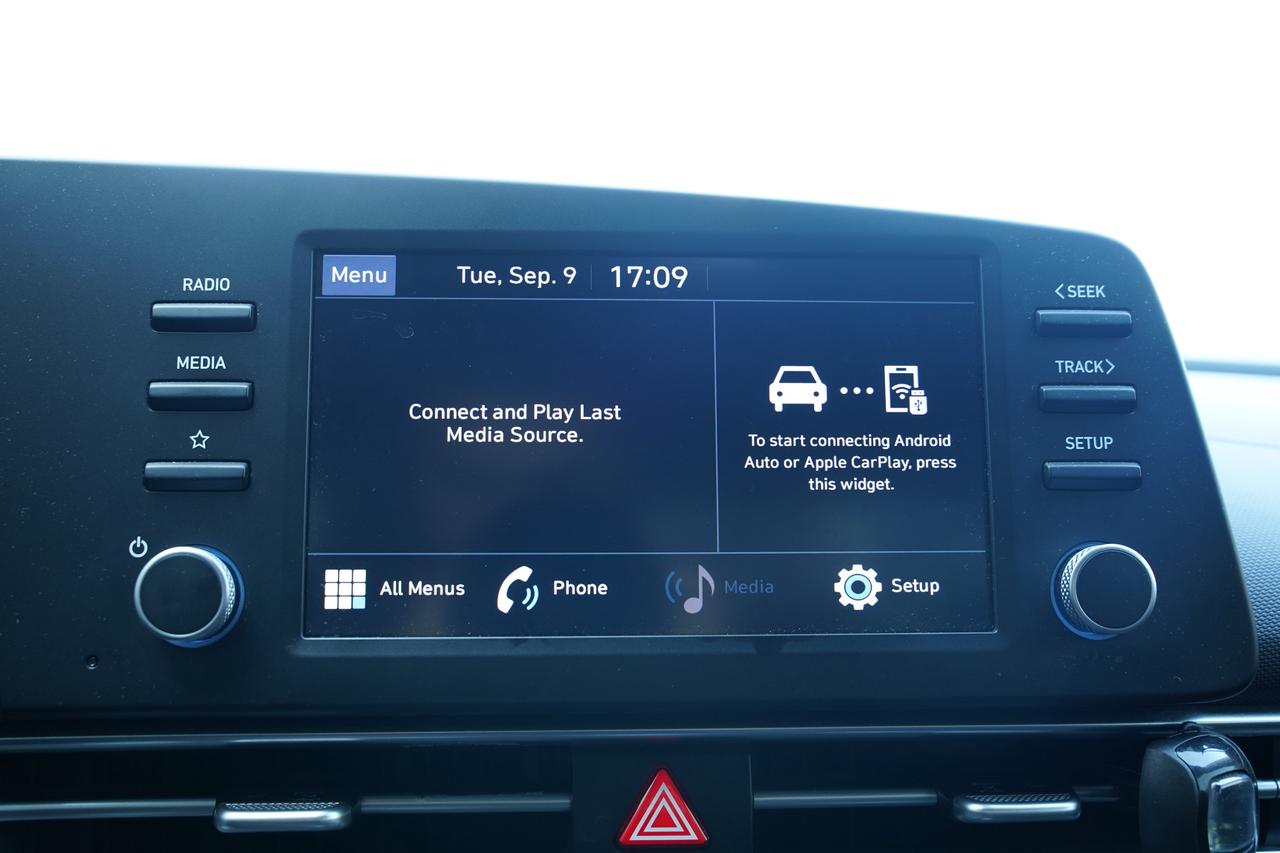 2023 Hyundai Elantra PREFERRED PKG/NO ACCIDENTS/APPLE CARPLAY Photo