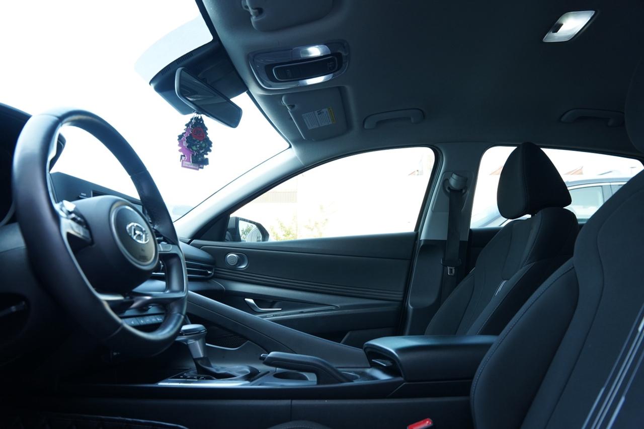 2023 Hyundai Elantra PREFERRED PKG/NO ACCIDENTS/APPLE CARPLAY Photo