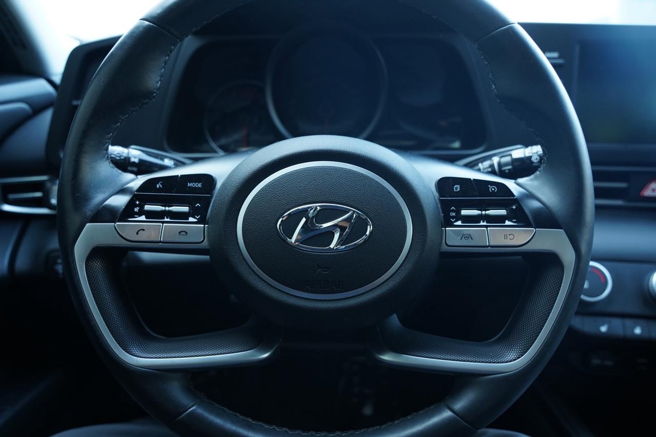 2023 Hyundai Elantra PREFERRED PKG/NO ACCIDENTS/APPLE CARPLAY Photo