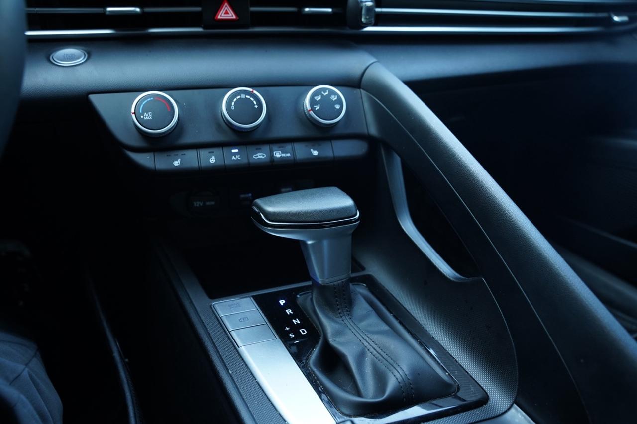 2023 Hyundai Elantra PREFERRED PKG/NO ACCIDENTS/APPLE CARPLAY Photo