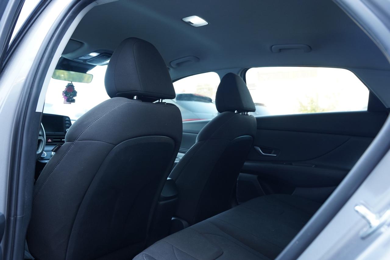 2023 Hyundai Elantra PREFERRED PKG/NO ACCIDENTS/APPLE CARPLAY Photo