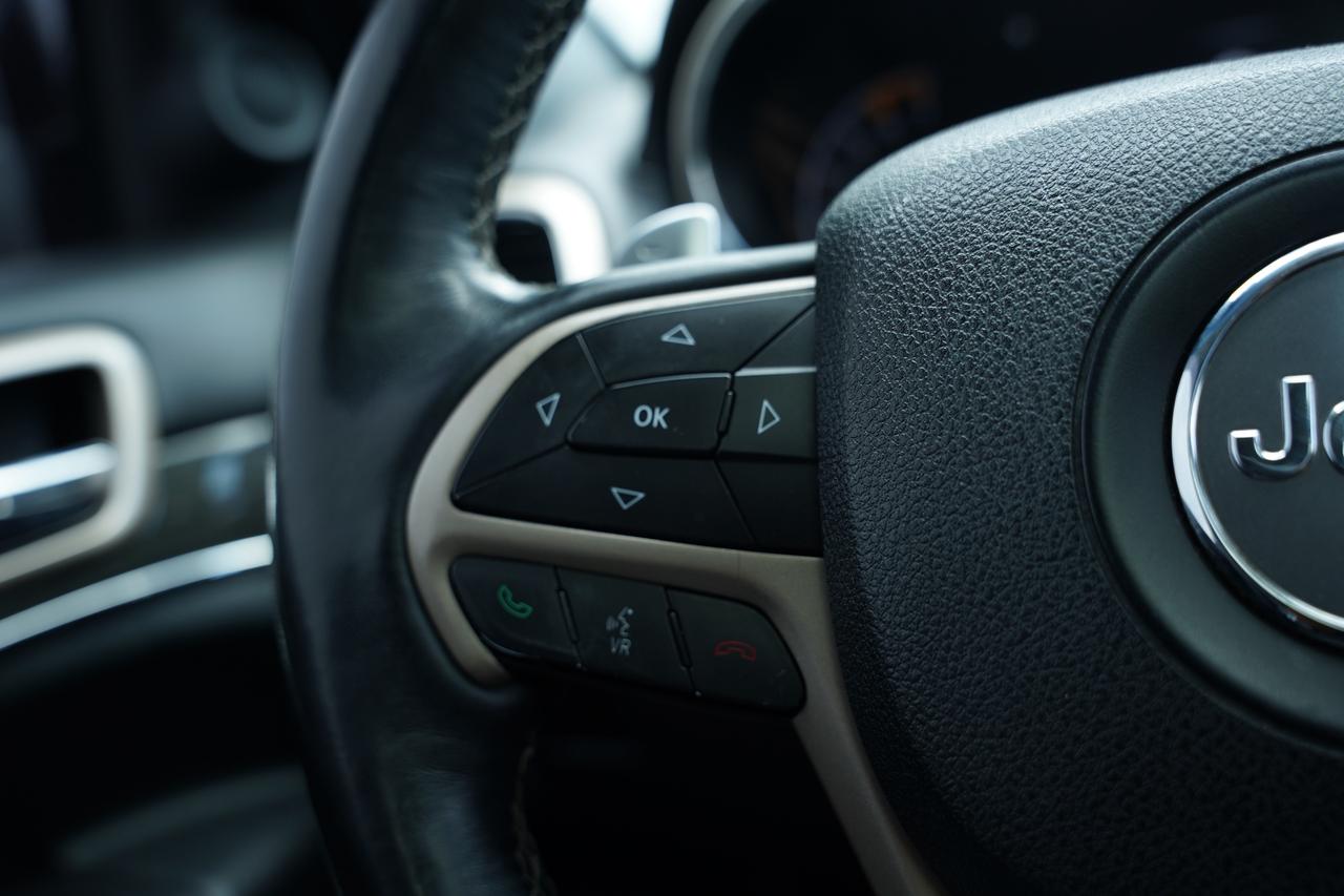 2014 Jeep Grand Cherokee Overland/4WD/SUNROOF/ CAMERA/ BLUETOOTH Photo