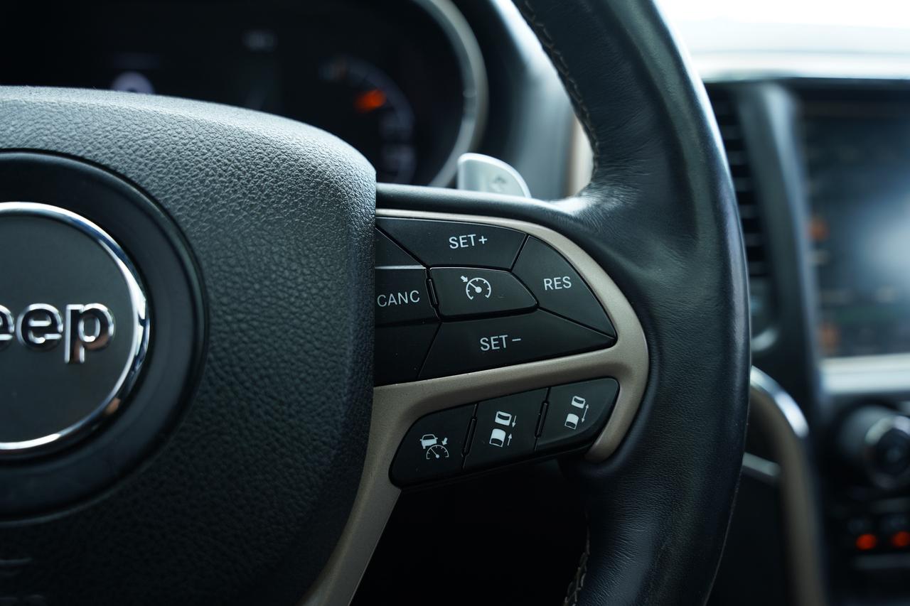 2014 Jeep Grand Cherokee Overland/4WD/SUNROOF/ CAMERA/ BLUETOOTH Photo