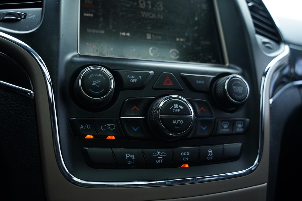 2014 Jeep Grand Cherokee Overland/4WD/SUNROOF/ CAMERA/ BLUETOOTH Photo