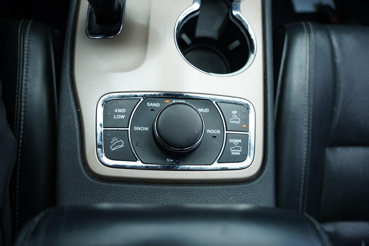 2014 Jeep Grand Cherokee Overland/4WD/SUNROOF/ CAMERA/ BLUETOOTH Photo