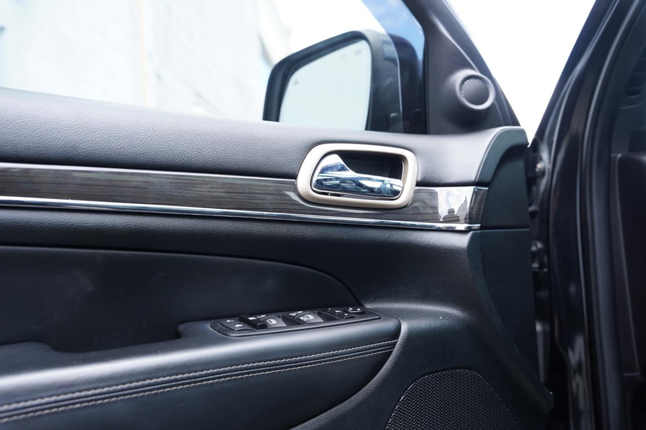 2014 Jeep Grand Cherokee Overland/4WD/SUNROOF/ CAMERA/ BLUETOOTH Photo