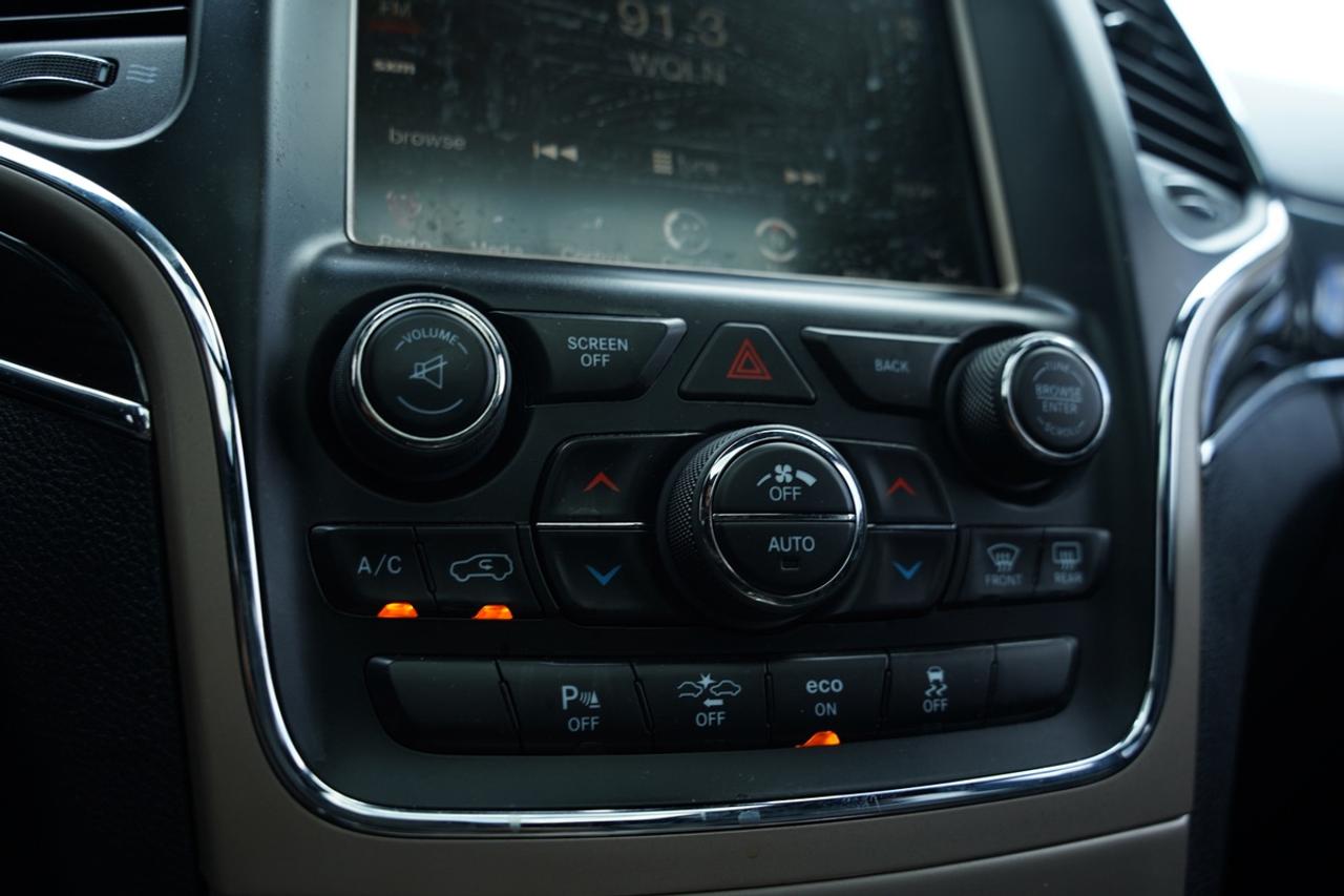 2014 Jeep Grand Cherokee Overland/4WD/SUNROOF/ CAMERA/ BLUETOOTH Photo