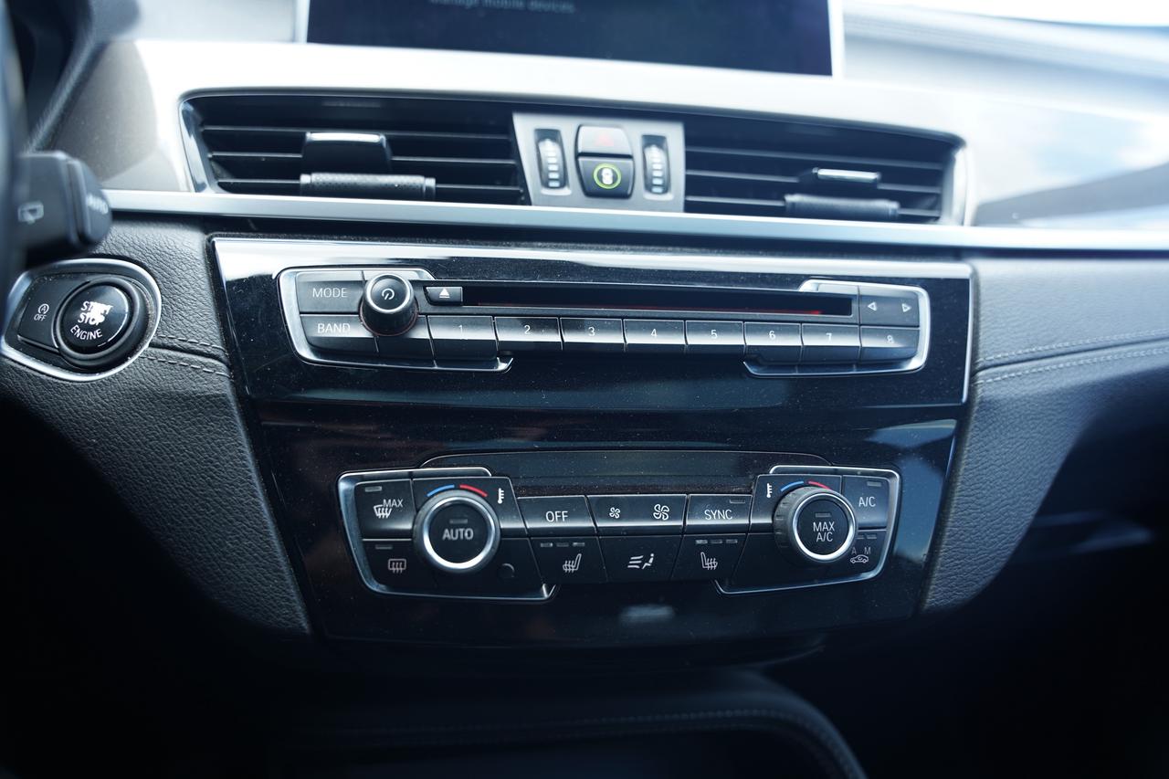 2020 BMW X1 xDrive28i/ NO ACCIDENTS/ PANOROOF/ CAMERA/ NAV Photo