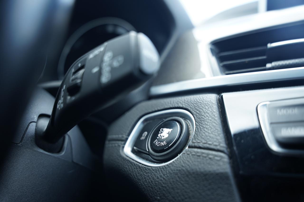 2020 BMW X1 xDrive28i/ NO ACCIDENTS/ PANOROOF/ CAMERA/ NAV Photo