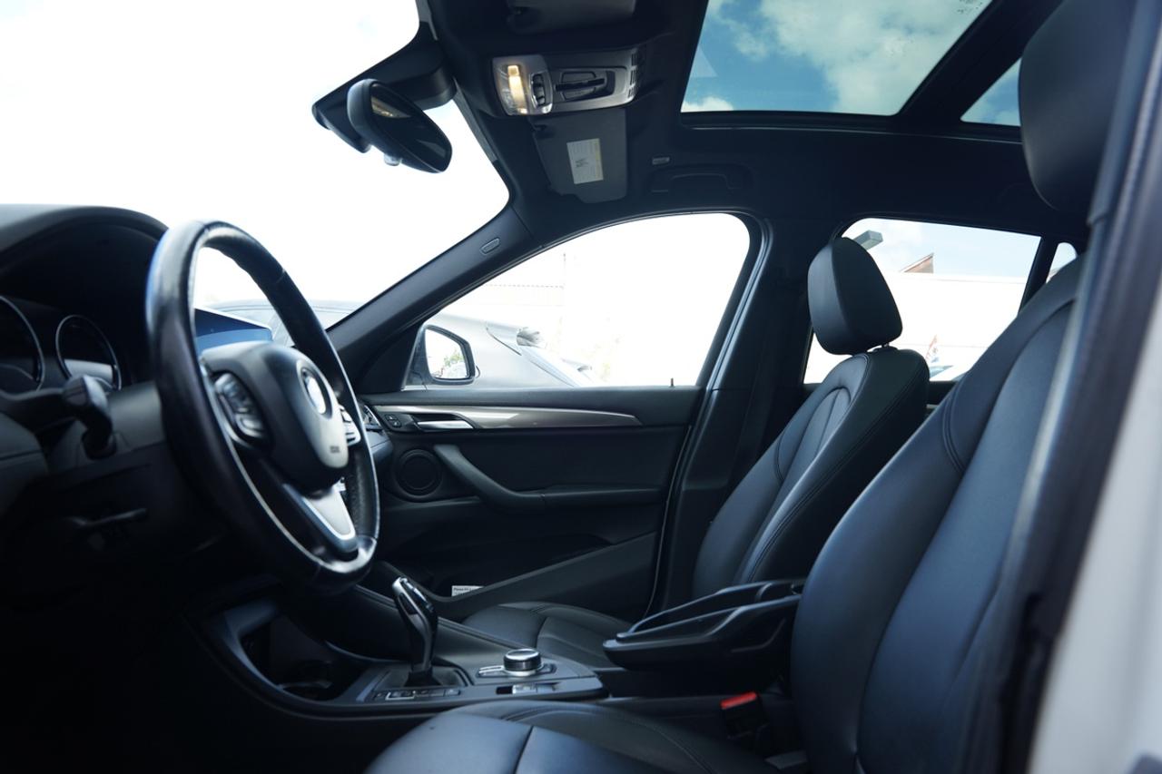 2020 BMW X1 xDrive28i/ NO ACCIDENTS/ PANOROOF/ CAMERA/ NAV Photo