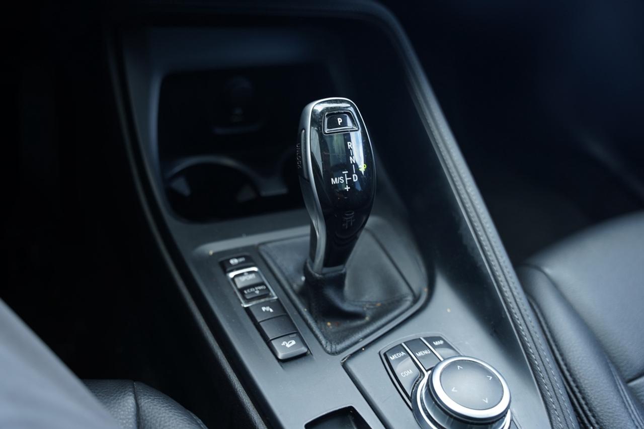 2020 BMW X1 xDrive28i/ NO ACCIDENTS/ PANOROOF/ CAMERA/ NAV Photo