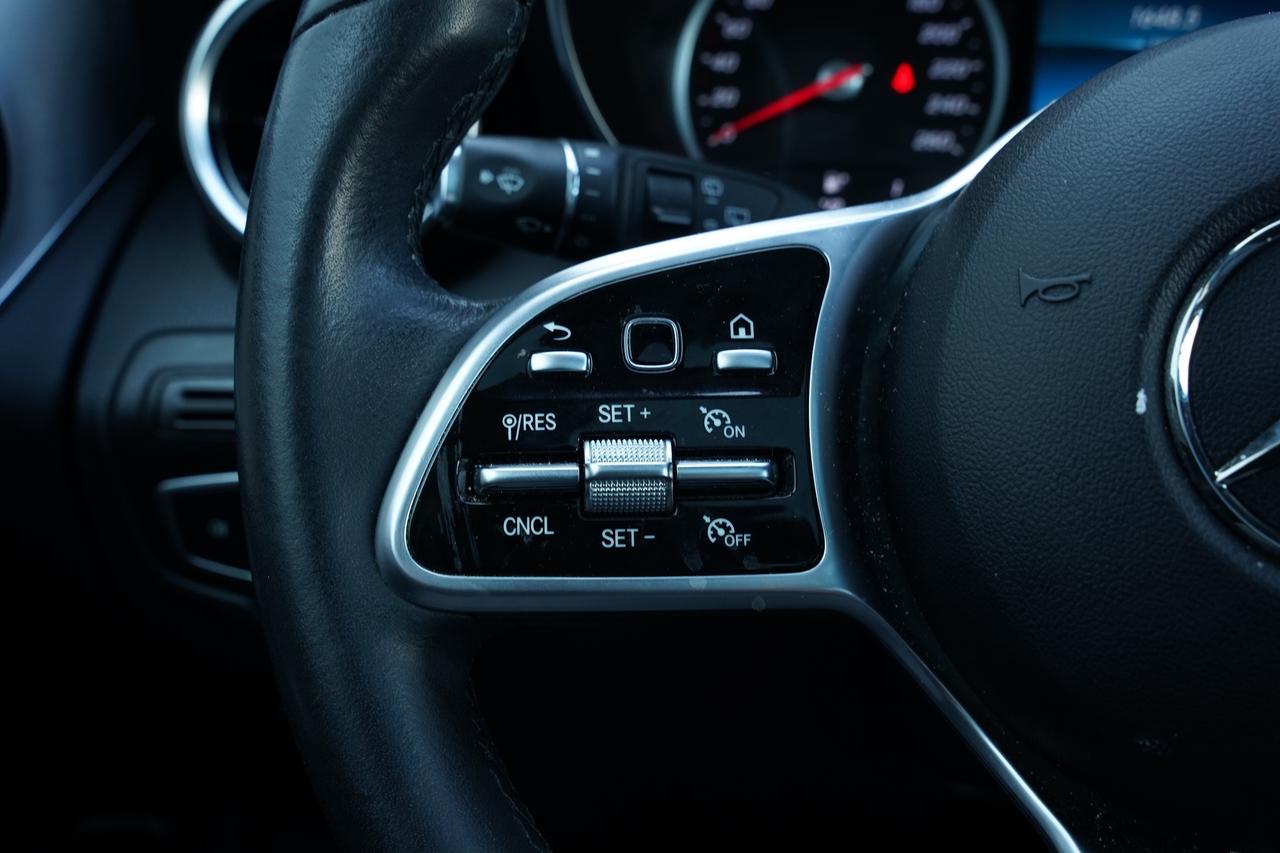 2022 Mercedes-Benz GLC-Class 300/4MATIC/ NAV/ PANOROOF/CAMERA/ BLUETOOTH Photo