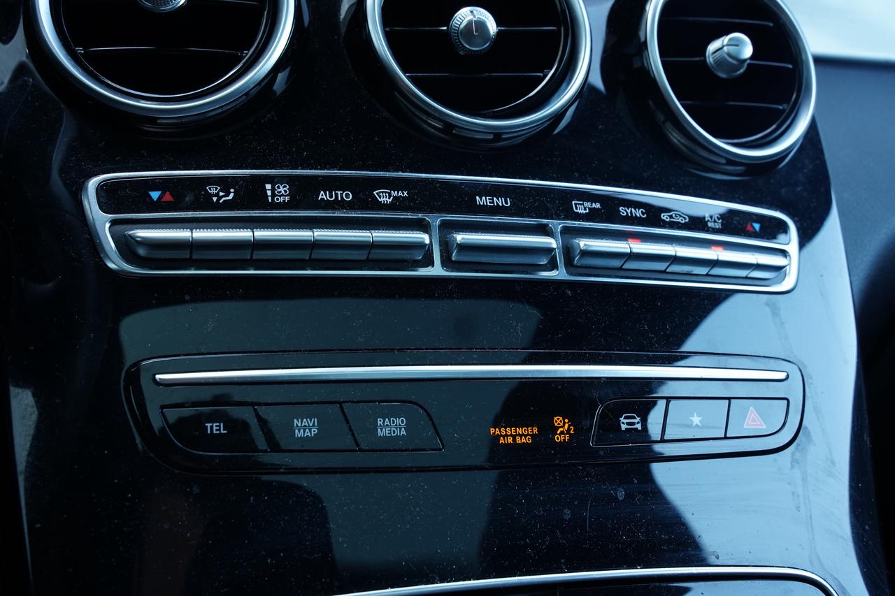 2022 Mercedes-Benz GLC-Class 300/4MATIC/ NAV/ PANOROOF/CAMERA/ BLUETOOTH Photo