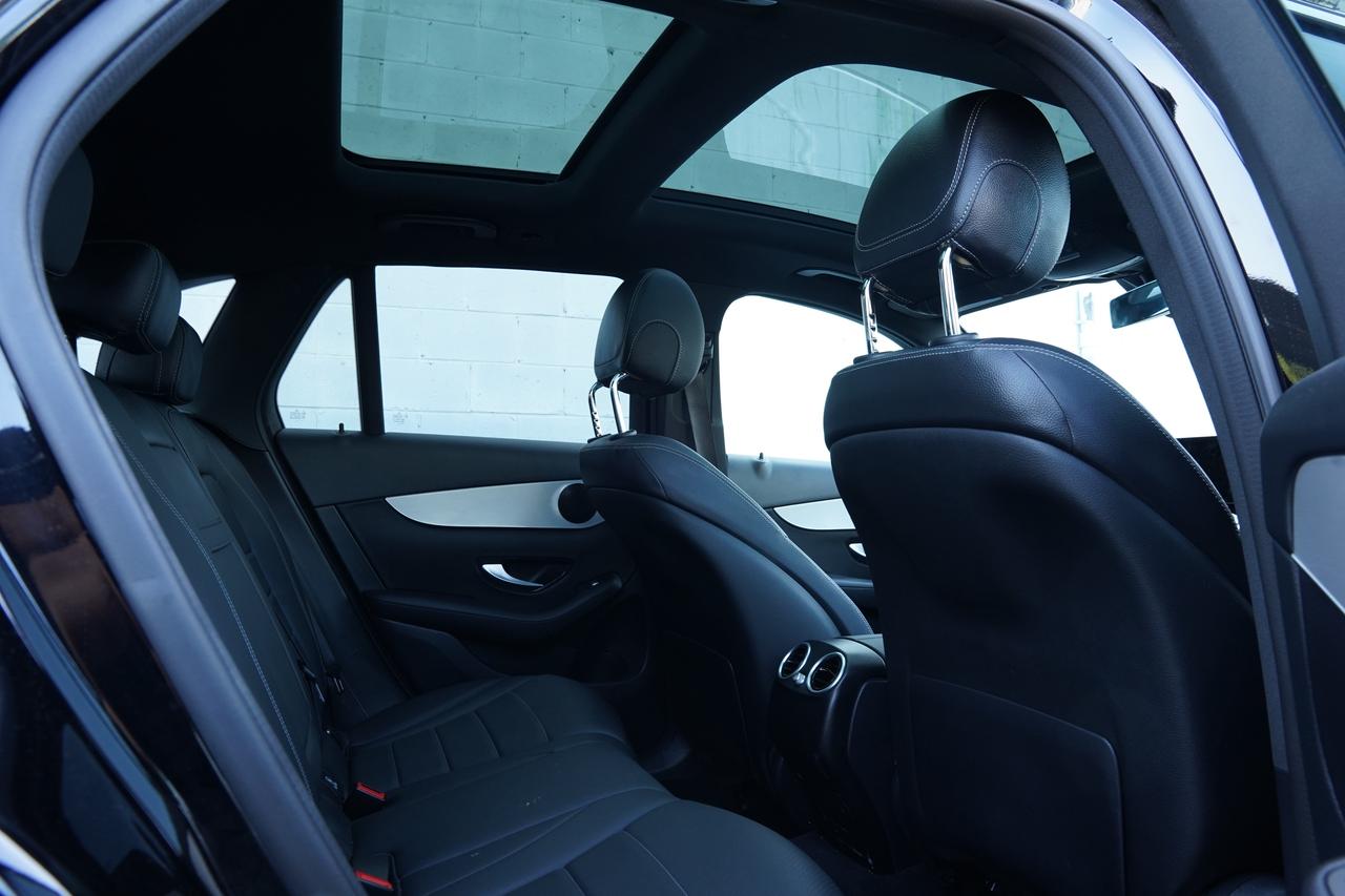 2022 Mercedes-Benz GLC-Class 300/4MATIC/ NAV/ PANOROOF/CAMERA/ BLUETOOTH Photo