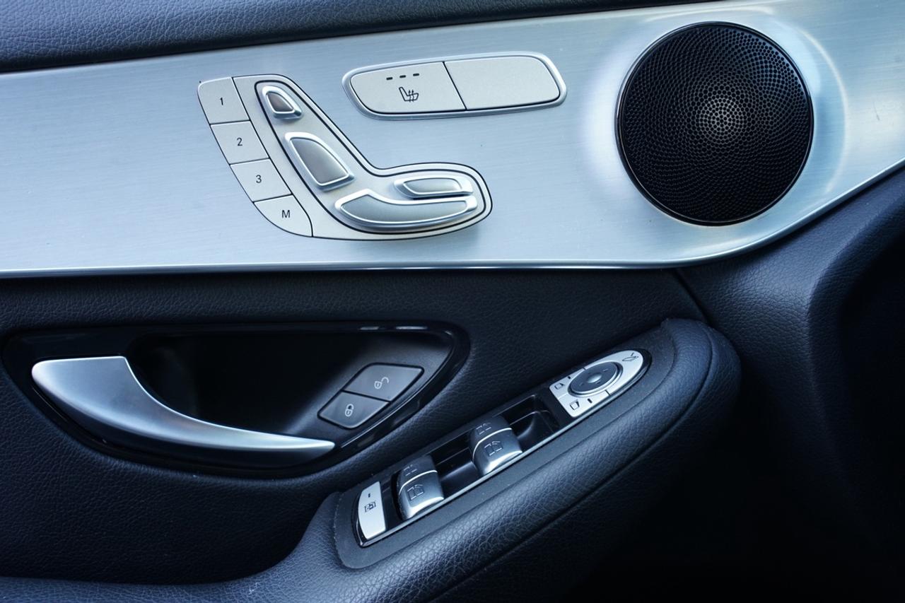2022 Mercedes-Benz GLC-Class 300/4MATIC/ NAV/ PANOROOF/CAMERA/ BLUETOOTH Photo