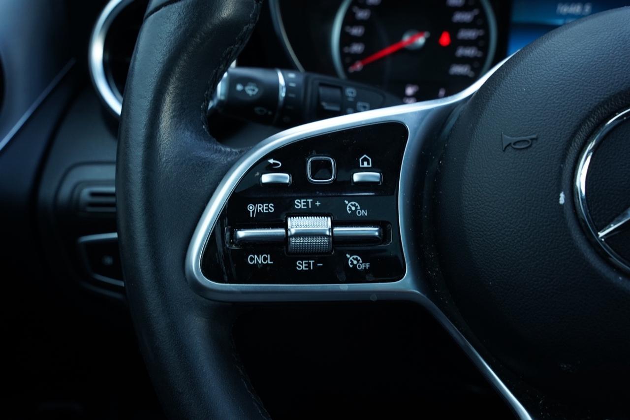 2022 Mercedes-Benz GLC-Class 300/4MATIC/ NAV/ PANOROOF/CAMERA/ BLUETOOTH Photo