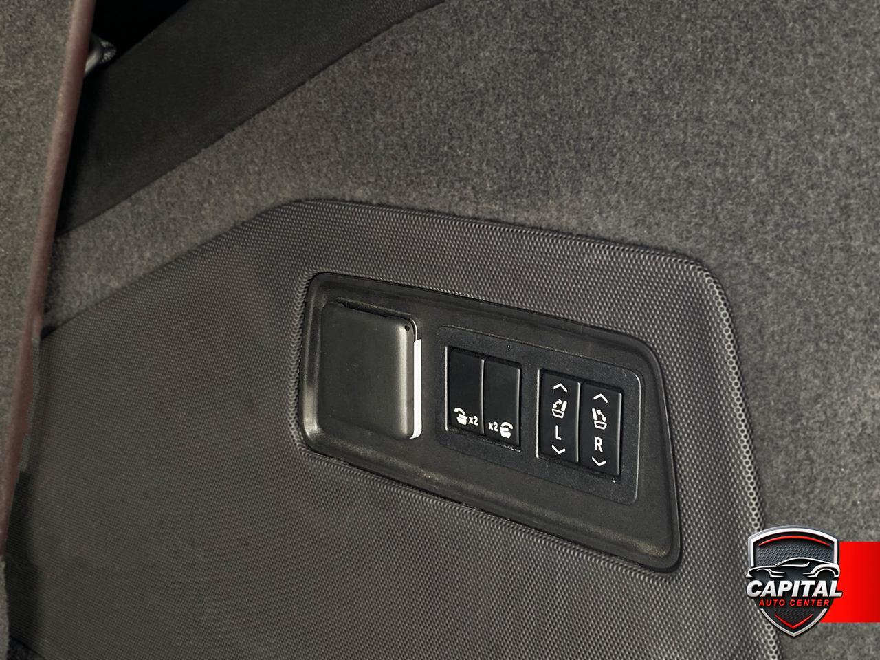 2022 Cadillac Escalade Premium Luxury Photo