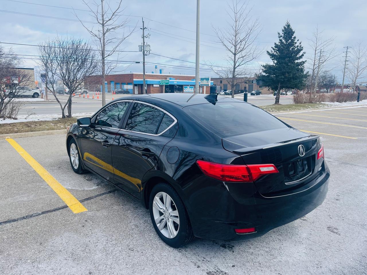 2014 Acura ILX Hybrid Photo2