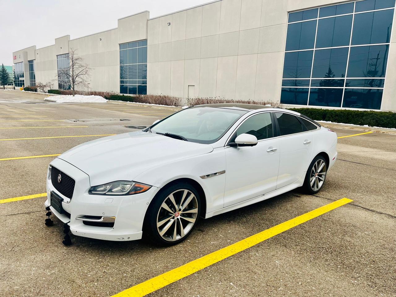 2016 Jaguar XJ-Series XJ Photo