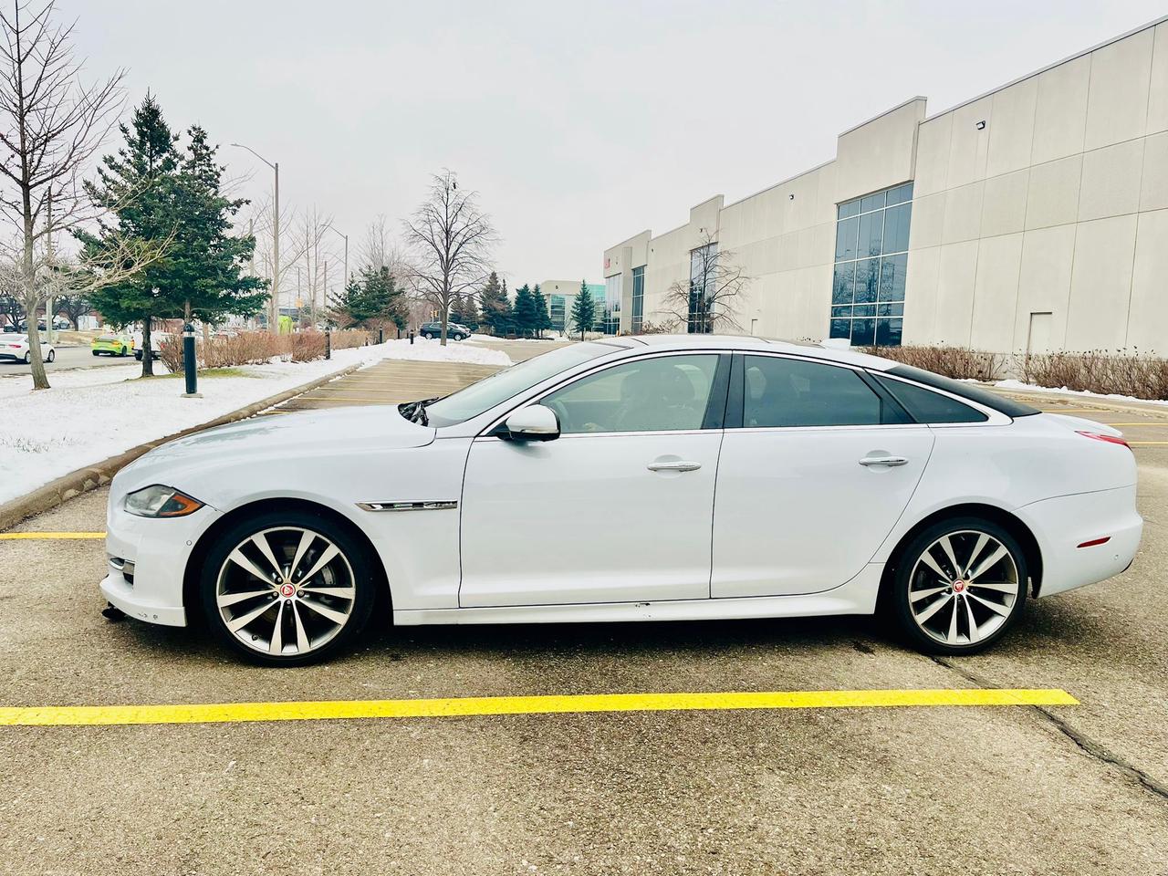 2016 Jaguar XJ-Series XJ Photo