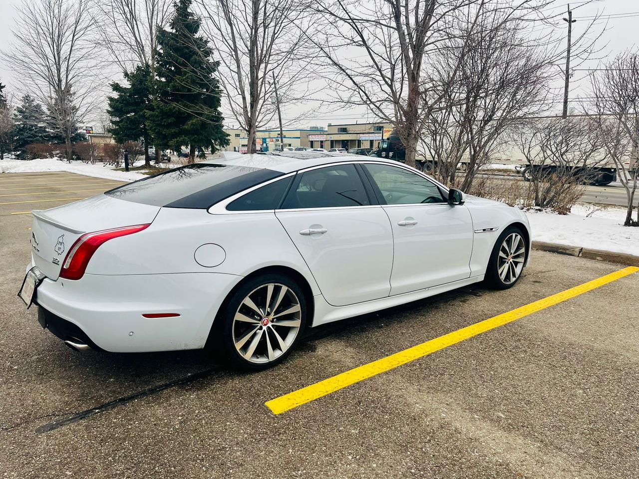 2016 Jaguar XJ-Series XJ Photo4