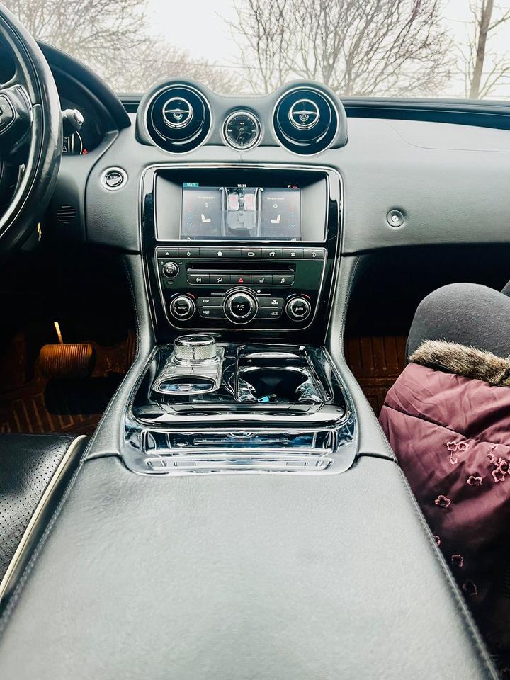 2016 Jaguar XJ-Series XJ Photo