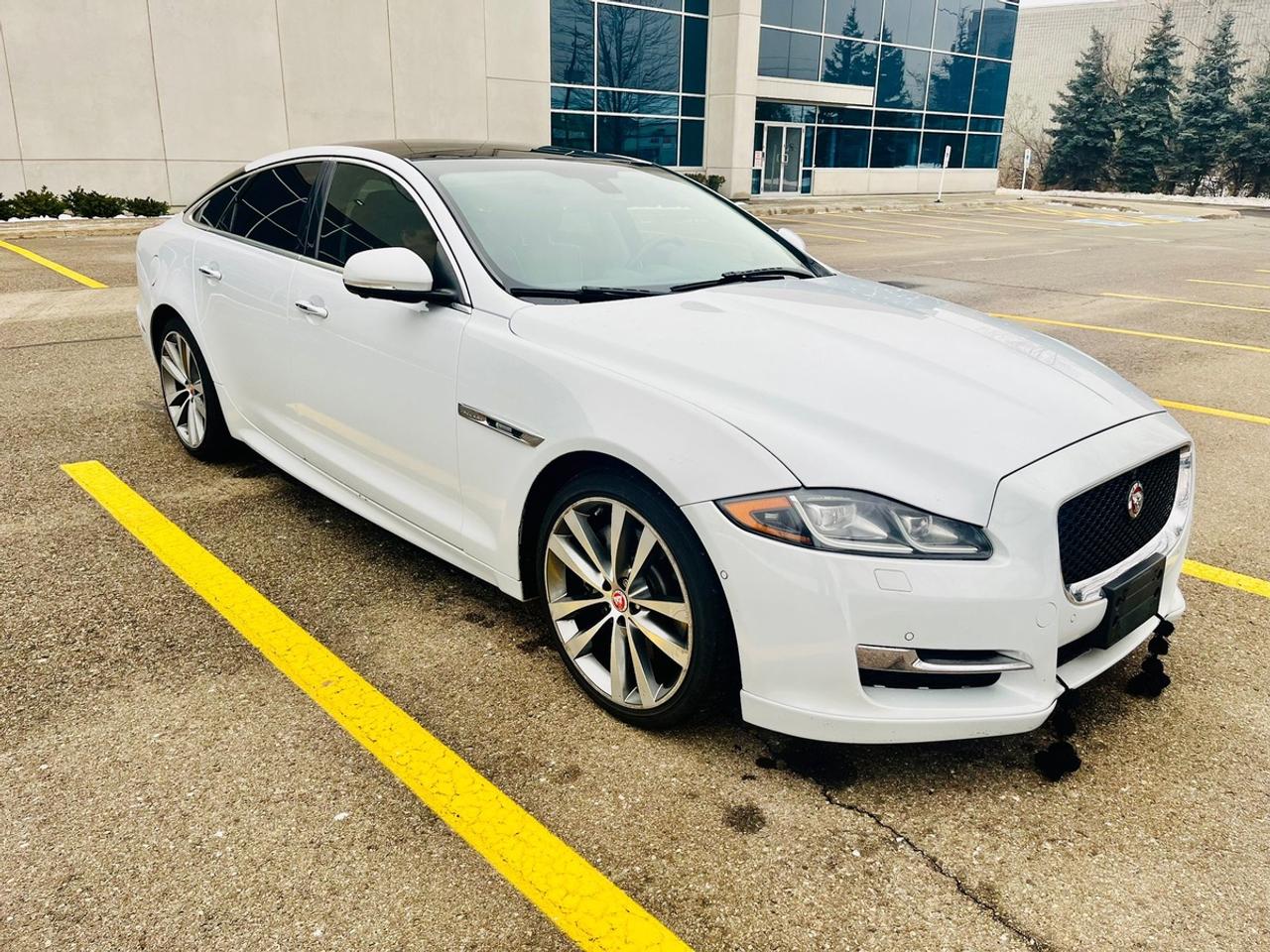 2016 Jaguar XJ-Series XJ Photo3