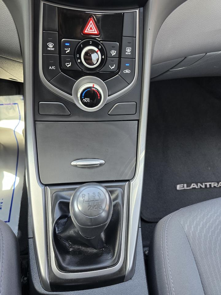 2016 Hyundai Elantra Limited Photo