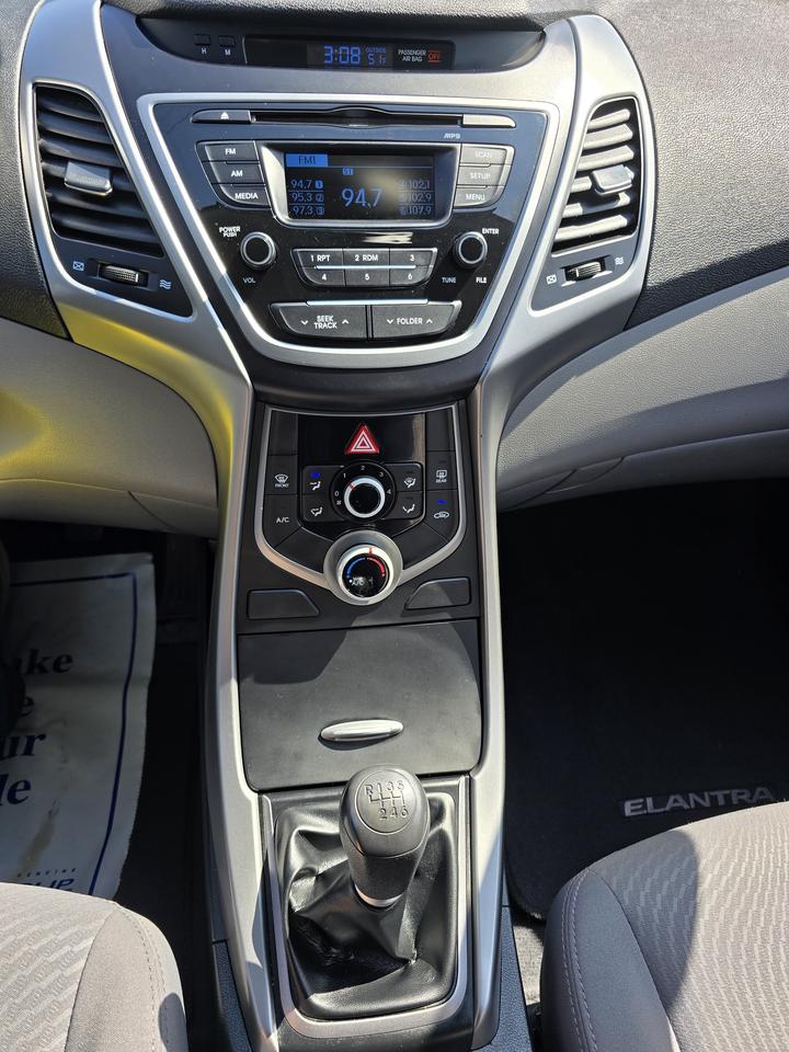 2016 Hyundai Elantra Limited Photo