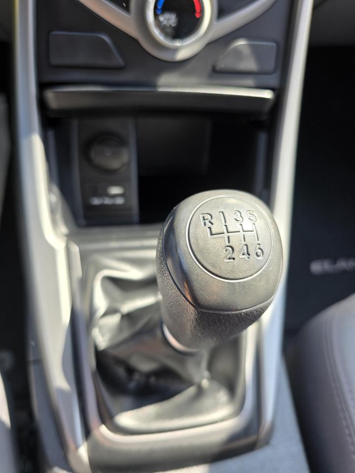 2016 Hyundai Elantra Limited Photo