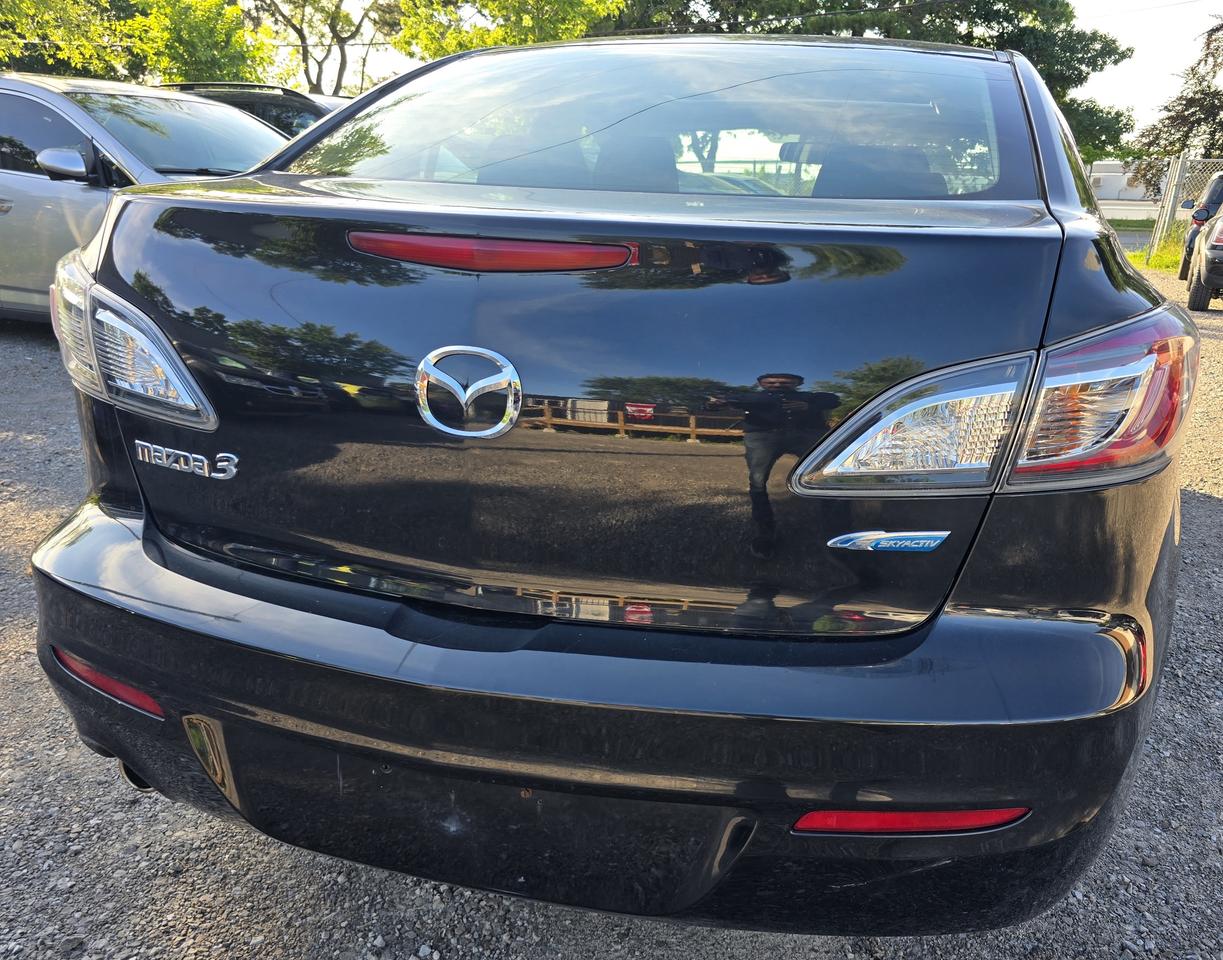 2013 Mazda MAZDA3 i Touring Photo