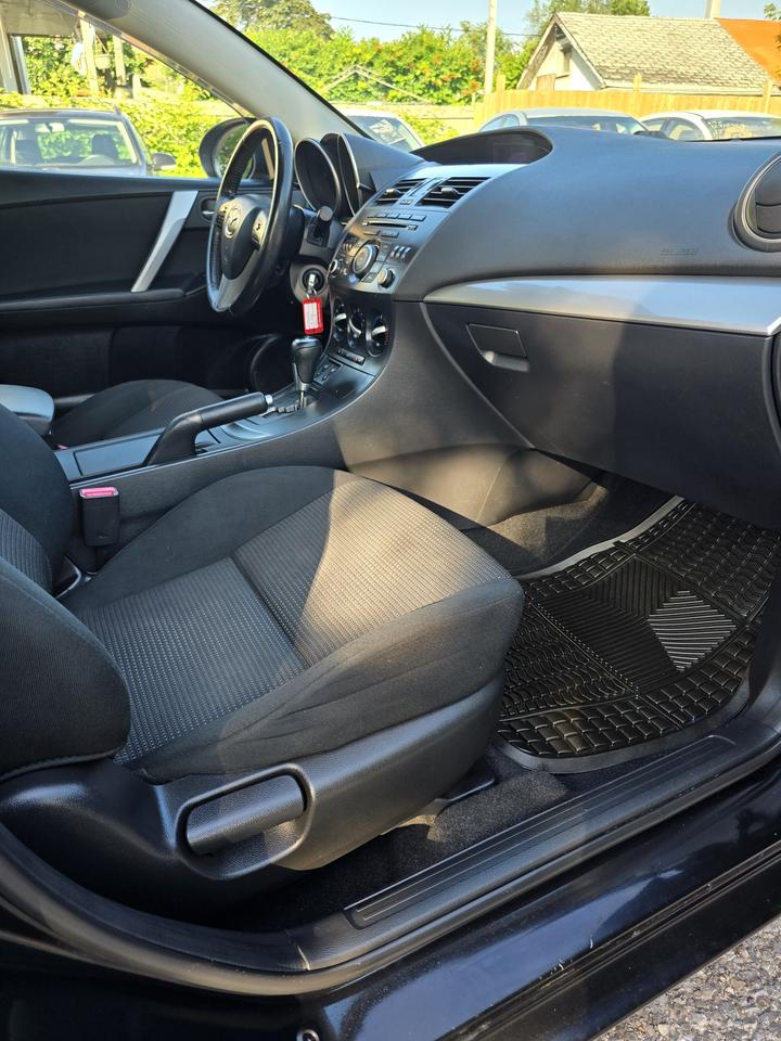 2013 Mazda MAZDA3 i Touring Photo