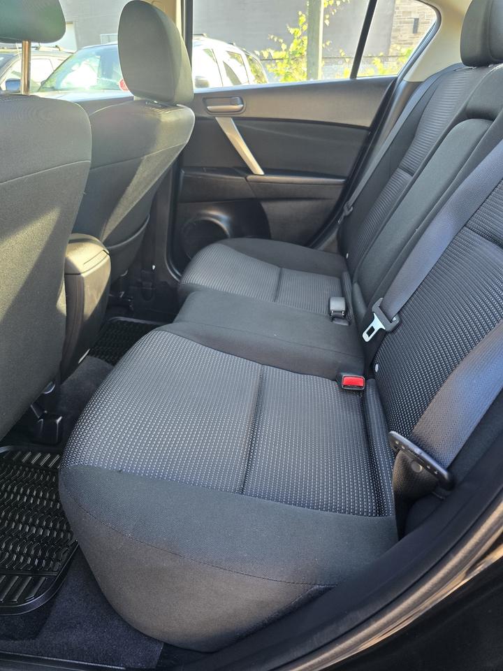 2013 Mazda MAZDA3 i Touring Photo