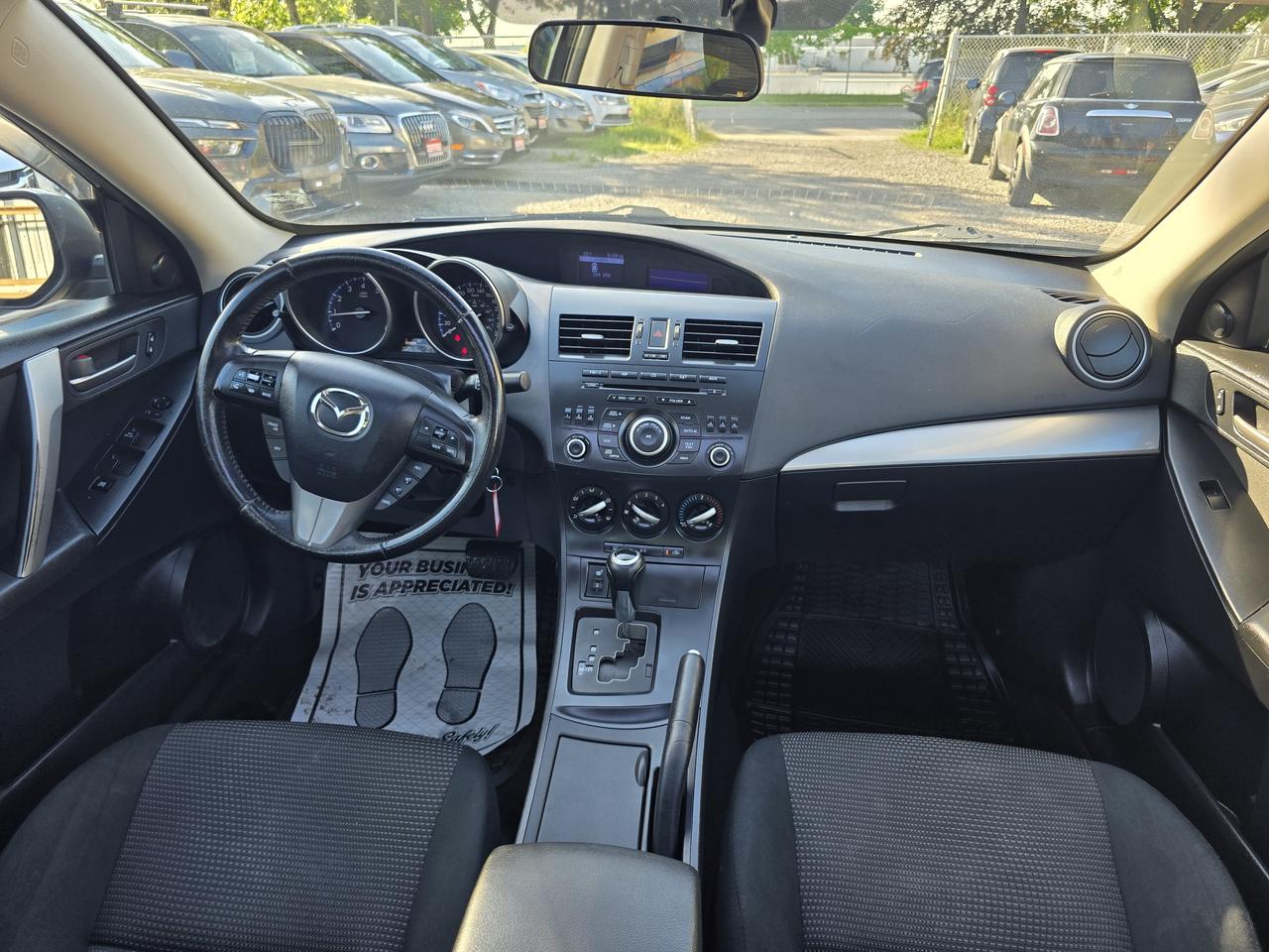 2013 Mazda MAZDA3 i Touring Photo