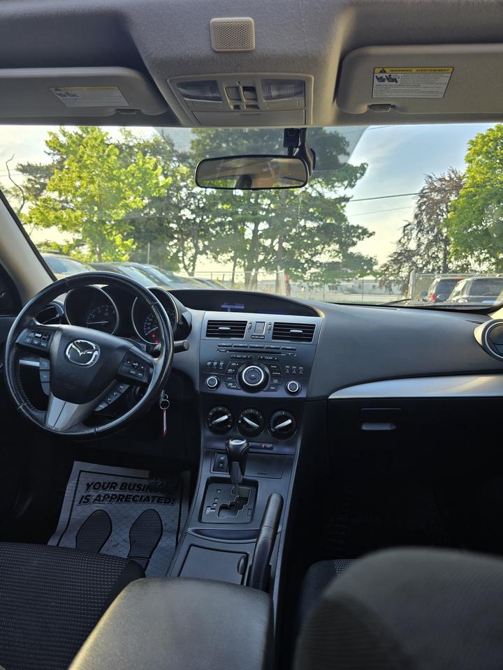 2013 Mazda MAZDA3 i Touring Photo