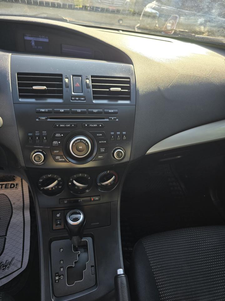 2013 Mazda MAZDA3 i Touring Photo